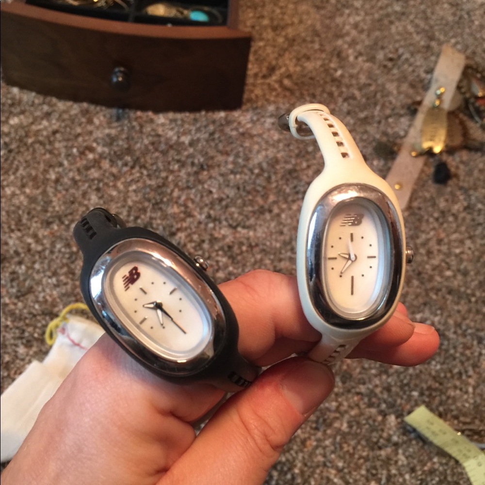 Two women’s Fossil watches, 2 NB athletic watches